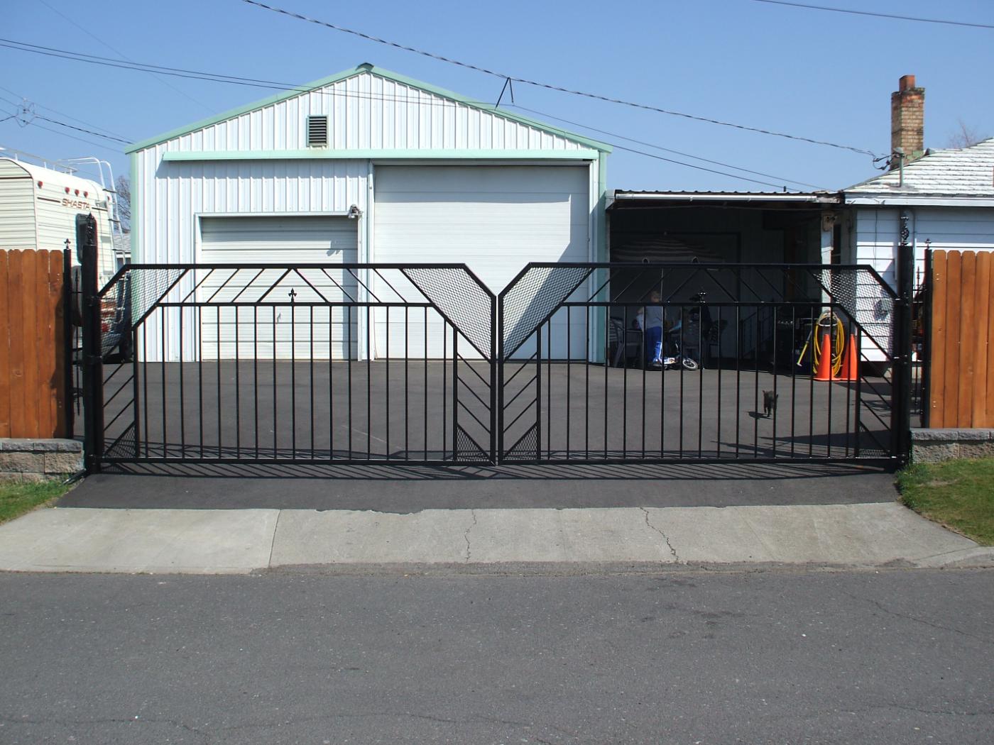 Large double-swing driveway gate with geometric diamond pattern mesh, black powder-coated steel